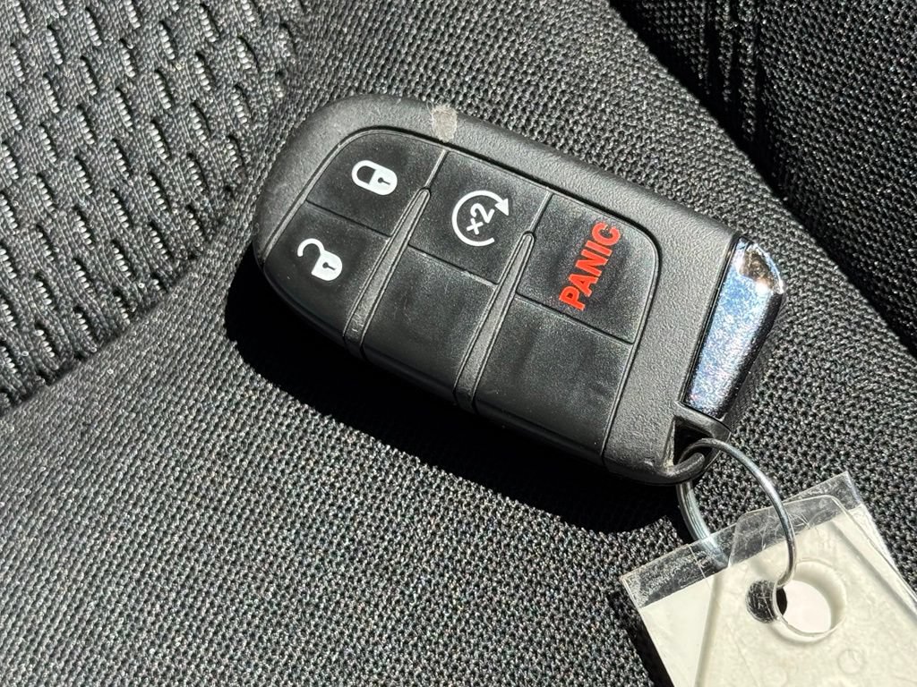 Used 2018 Jeep Renegade Altitude AWD/4WD image 28