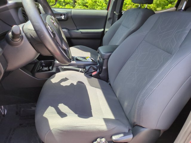 Used 2019 Toyota Tacoma TRD Off-Road AWD/4WD image 15
