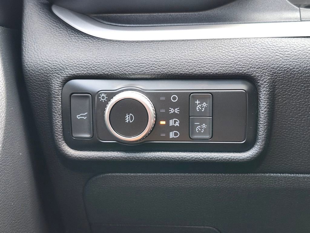 Certified 2022 Ford Explorer XLT w/ Equipment Group 202A image 26