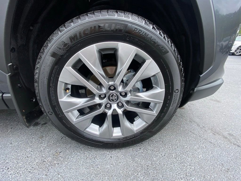 Used 2025 Toyota RAV4 XLE Premium FWD image 30
