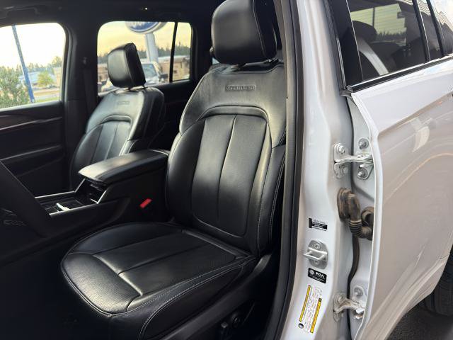 Used 2024 Jeep Grand Cherokee Overland AWD/4WD image 18