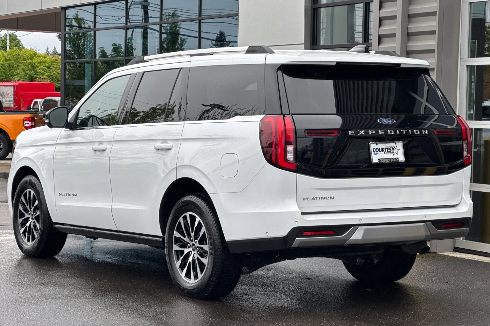 Certified 2025 Ford Expedition Platinum AWD/4WD image 6