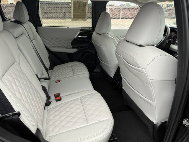Used 2024 Mitsubishi Outlander SEL FWD image 25