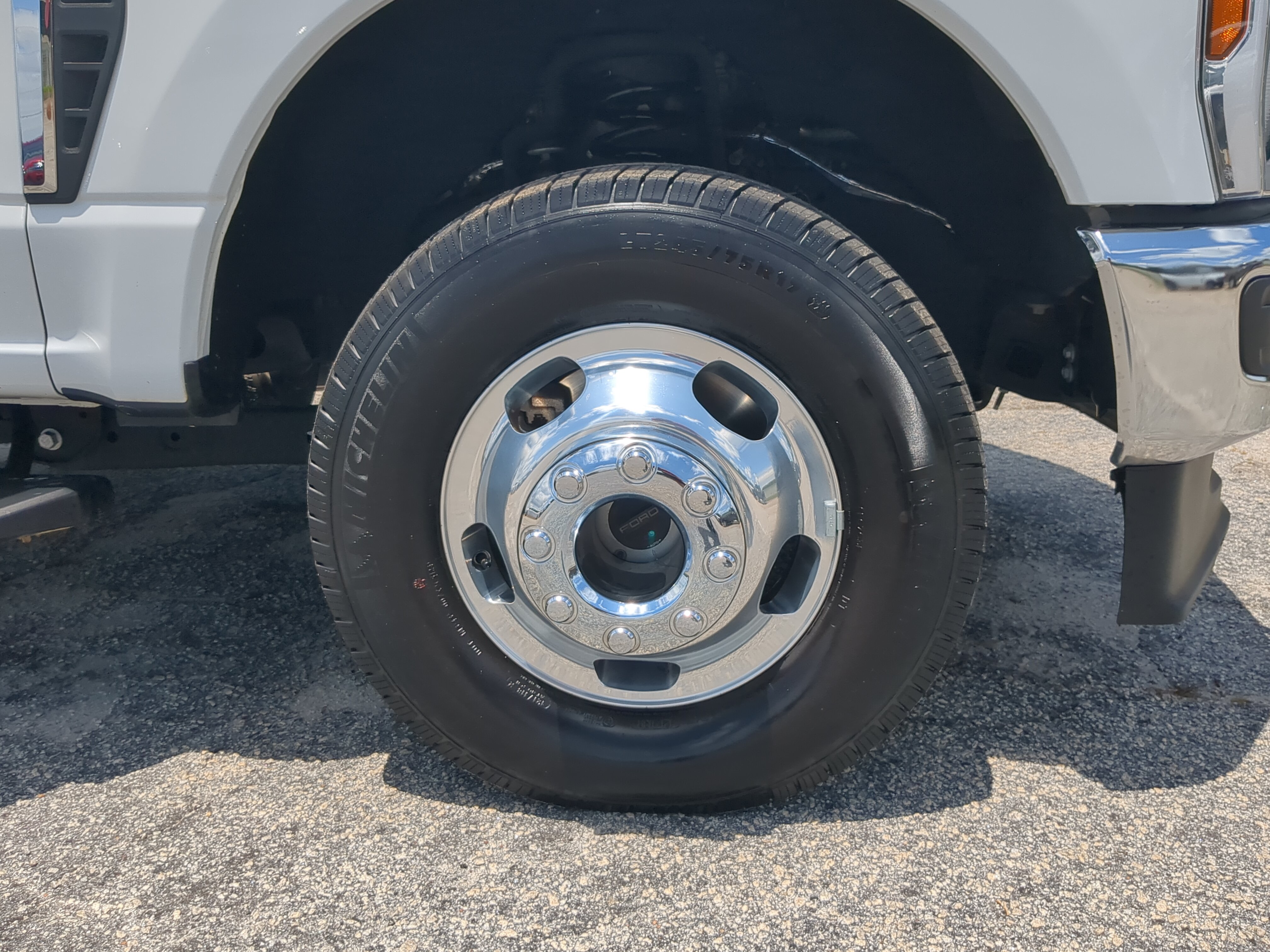 Certified 2025 Ford F350 XL w/ XL Chrome Package AWD/4WD image 9