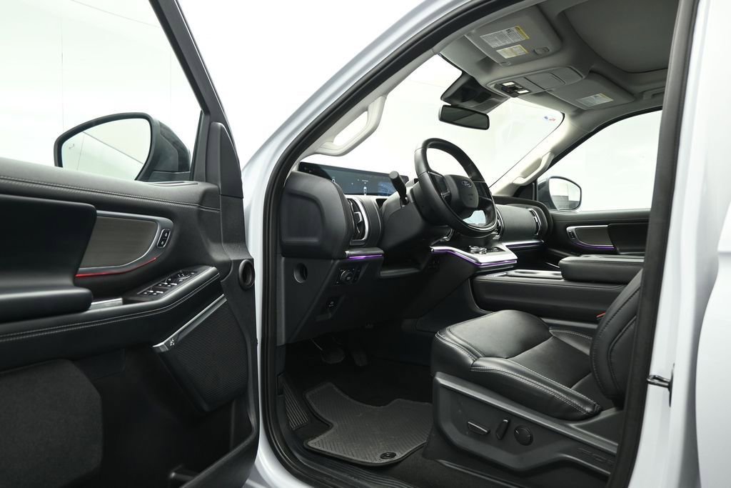 Certified 2025 Ford Expedition Platinum AWD/4WD image 7