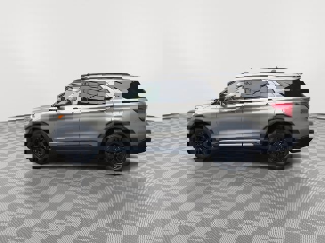 Certified 2020 Ford Explorer XLT w/ Equipment Group 202A image 2