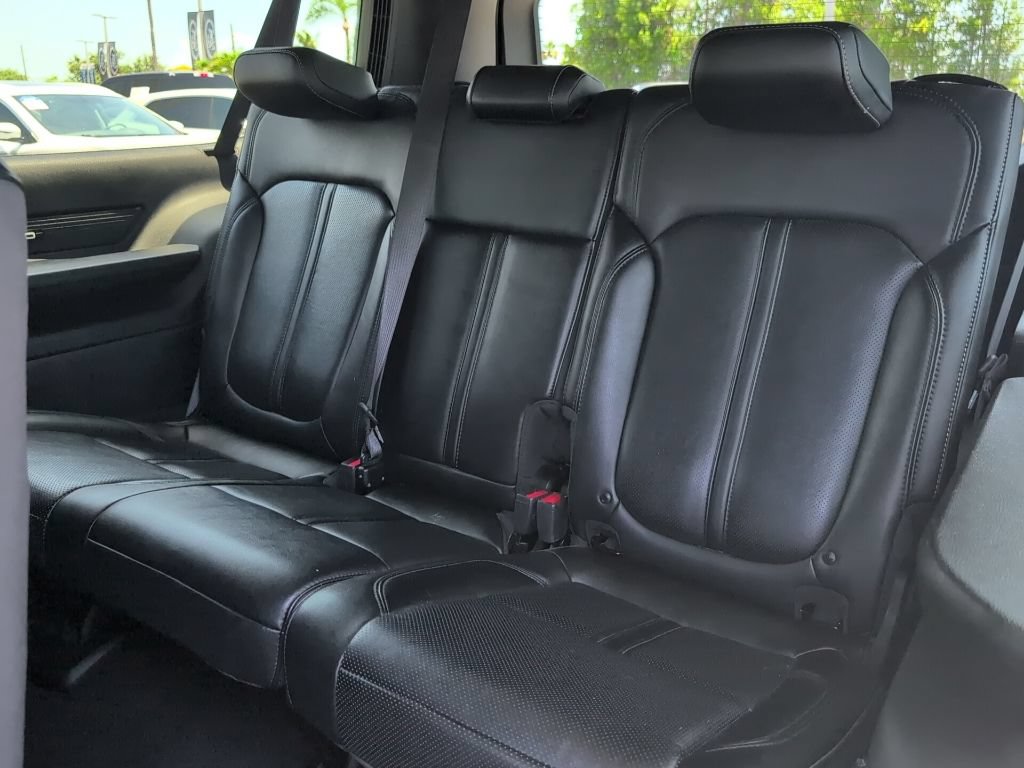 Used 2024 Jeep Wagoneer L Series II RWD image 12
