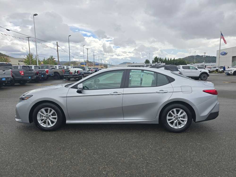 Used 2025 Toyota Camry LE FWD image 2