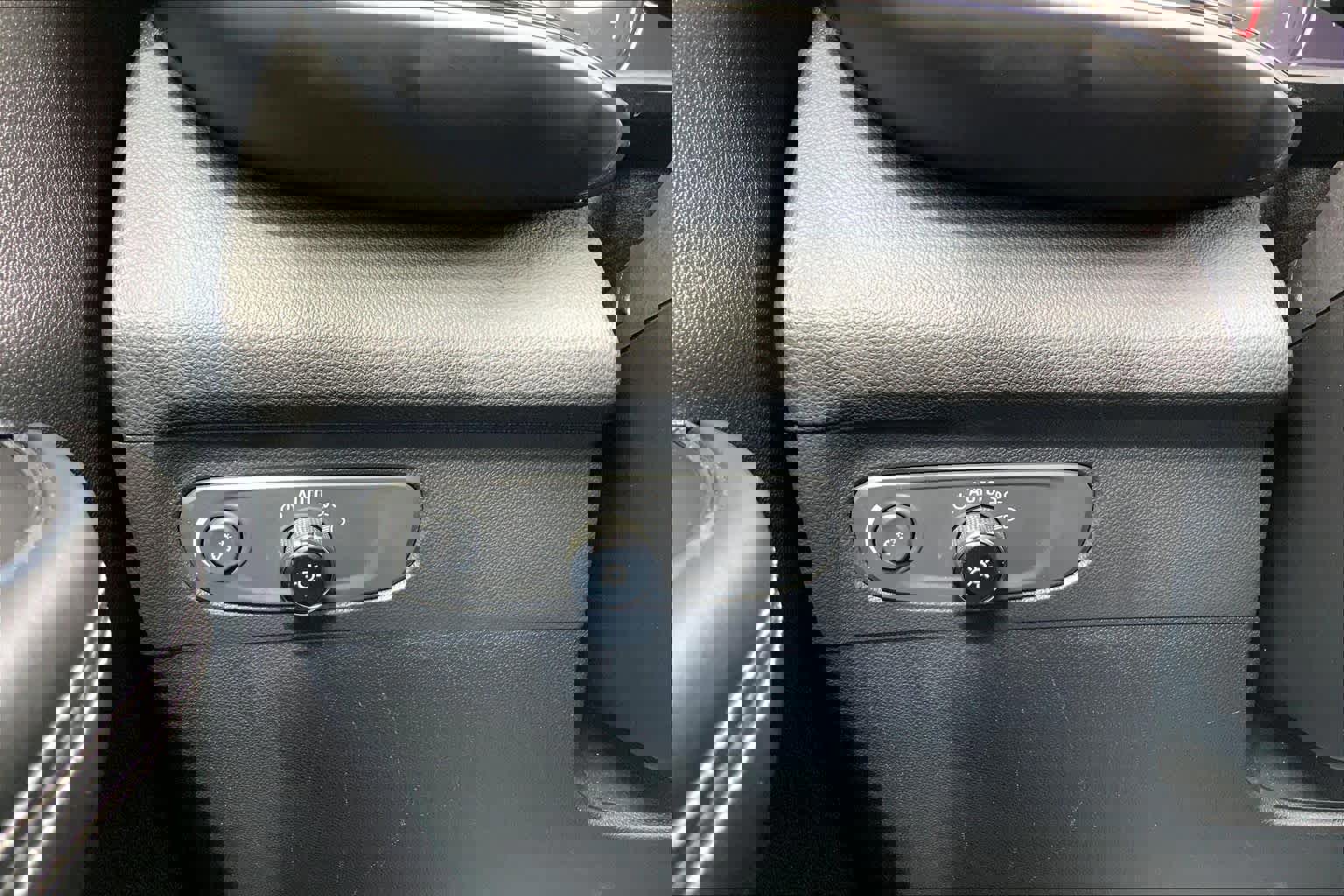 Used 2023 Buick Envision Essence image 35