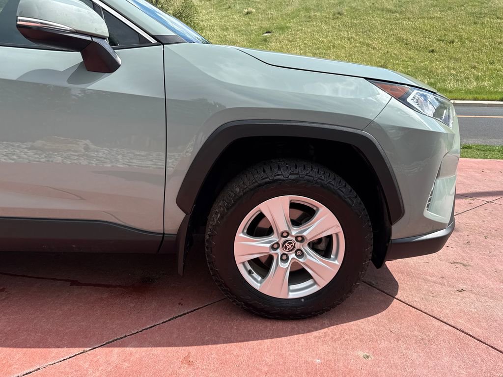 Used 2021 Toyota RAV4 XLE AWD/4WD image 34