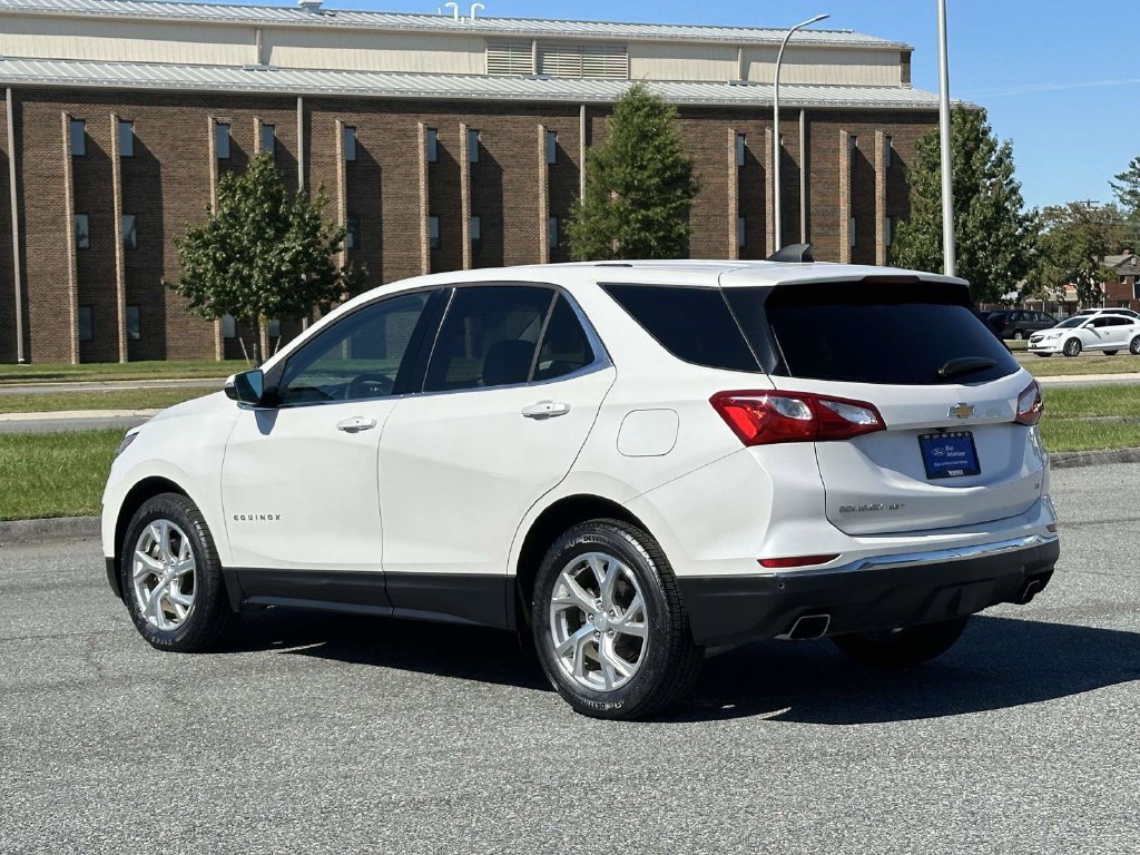 Used 2018 Chevrolet Equinox LT FWD image 2