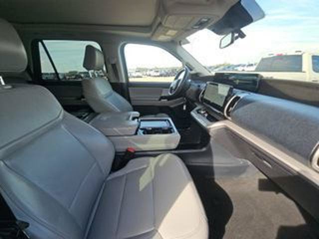 Certified 2025 Ford Expedition Active AWD/4WD image 7
