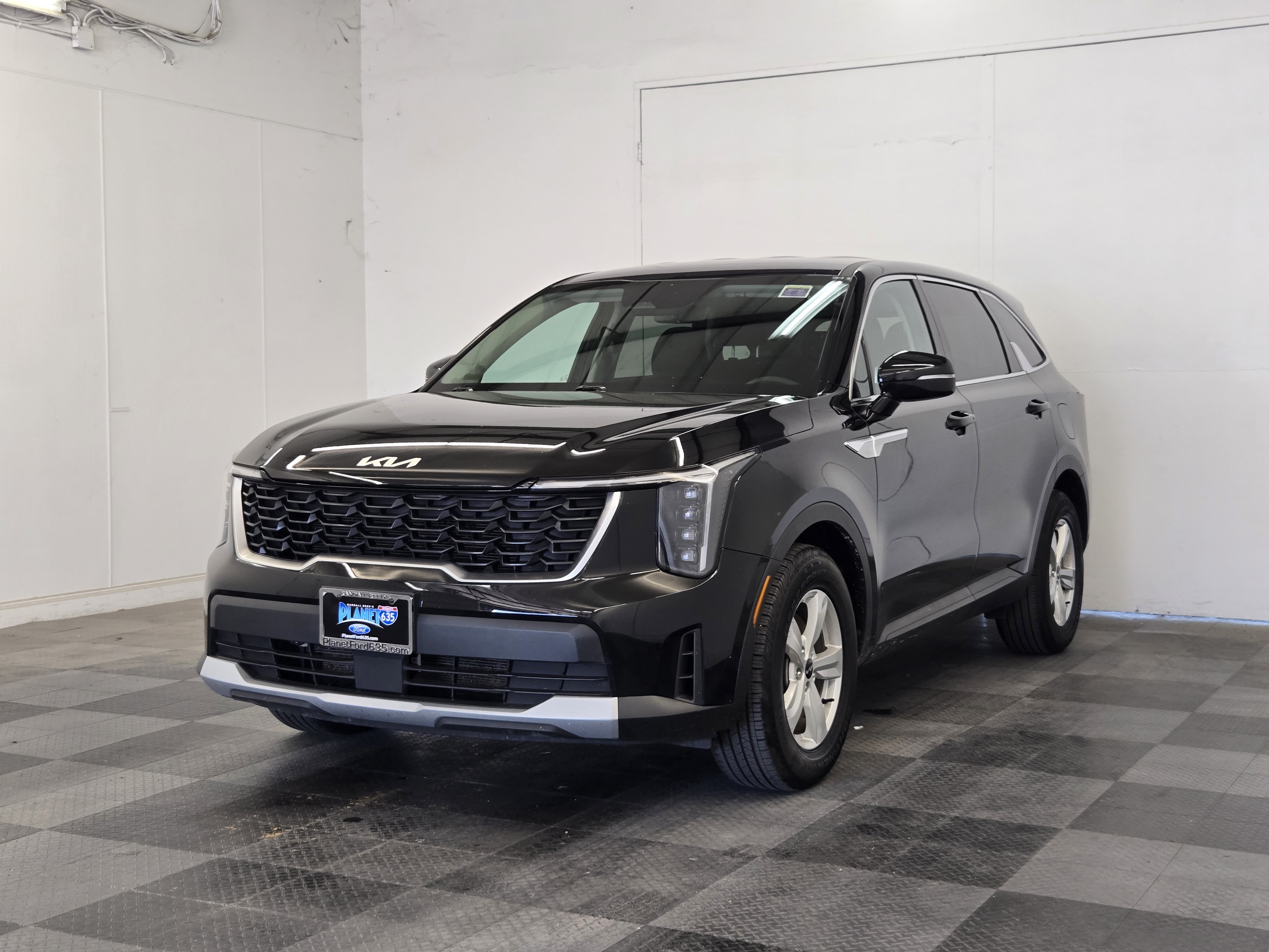Used 2025 Kia Sorento LX FWD image 4
