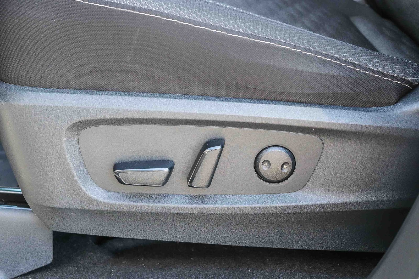 Used 2024 Nissan Pathfinder SV FWD image 22