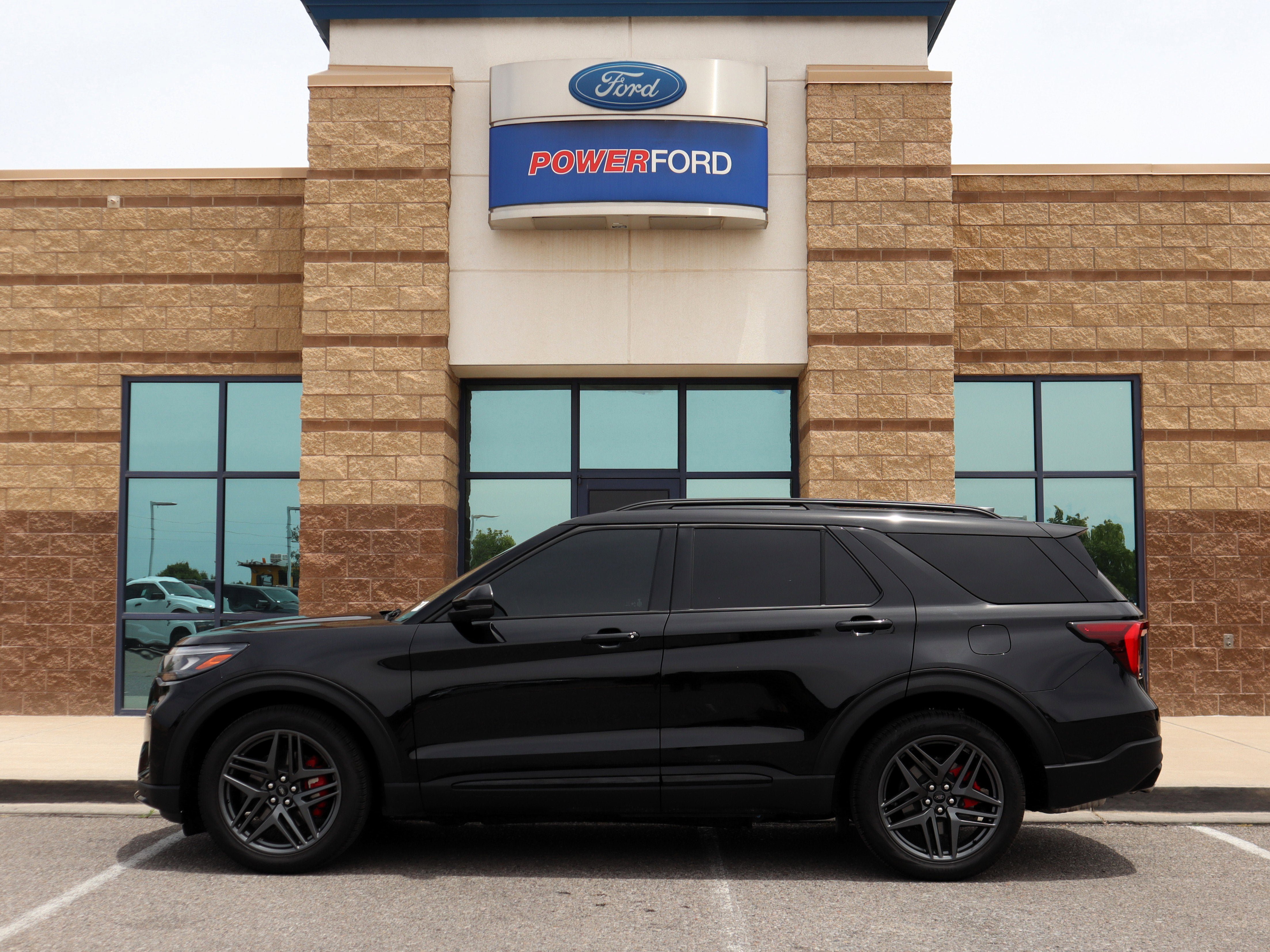 Certified 2025 Ford Explorer ST w/ Sun And Sound Package AWD/4WD image 9