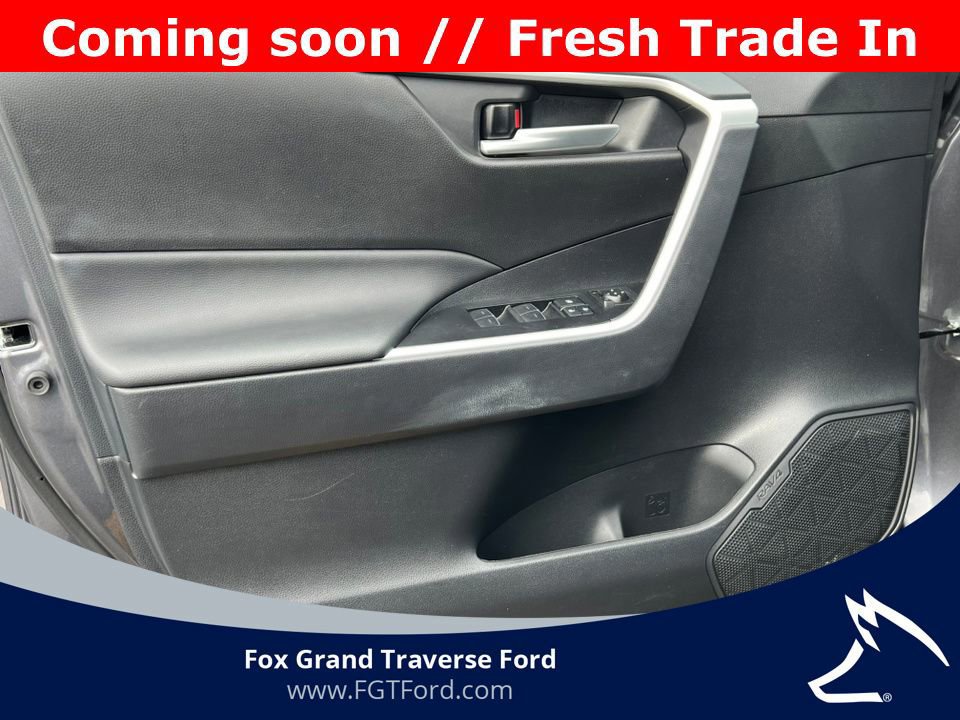 Used 2025 Toyota RAV4 XLE image 16
