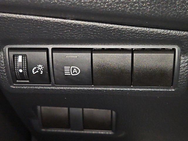 Used 2022 Toyota Corolla Cross LE AWD/4WD image 31