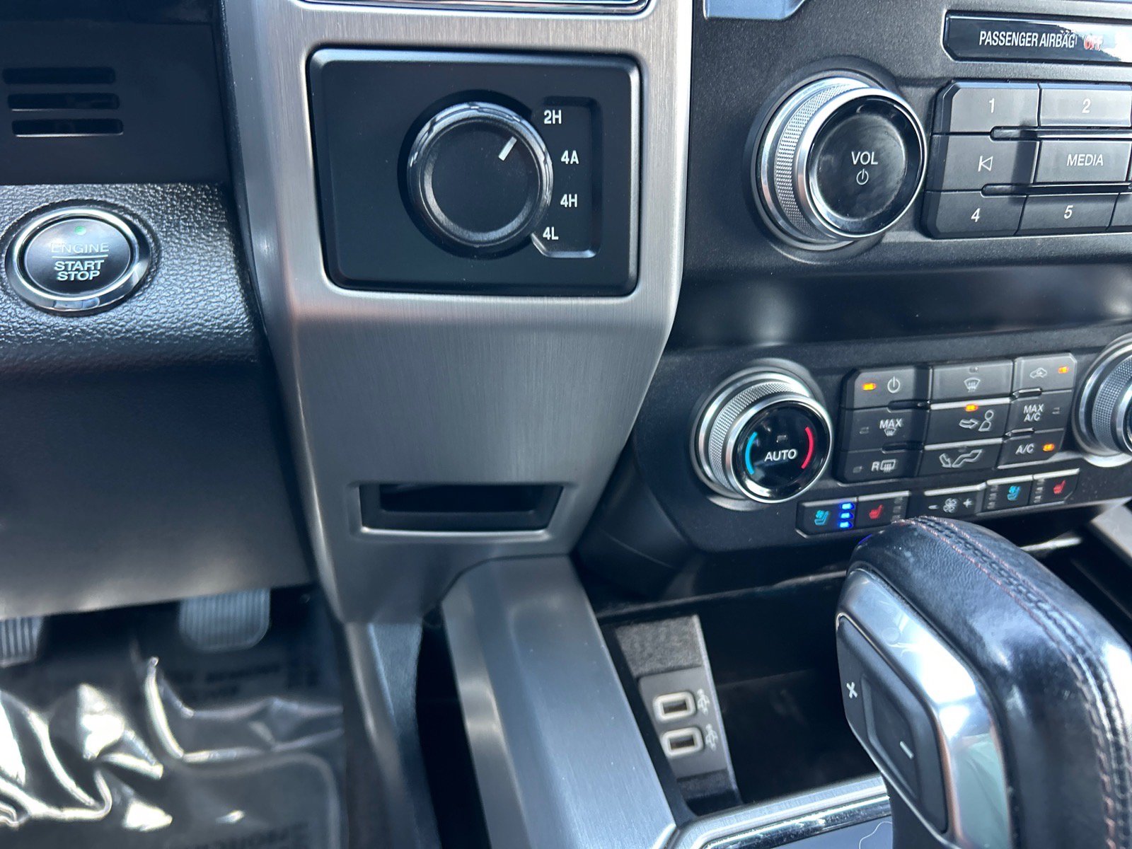 Certified 2020 Ford F150 Platinum AWD/4WD image 31