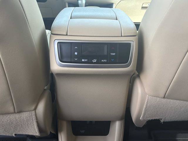 Used 2019 Toyota Highlander XLE AWD/4WD image 35