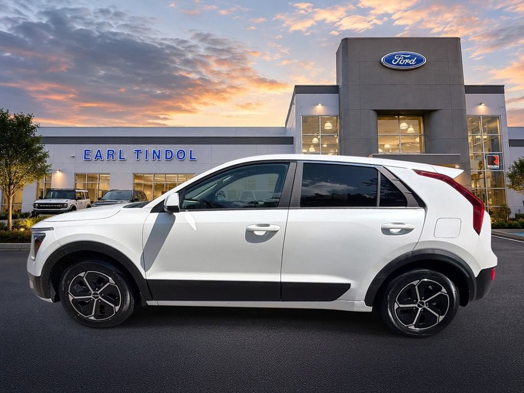 Used 2023 Kia Niro LX FWD image 5