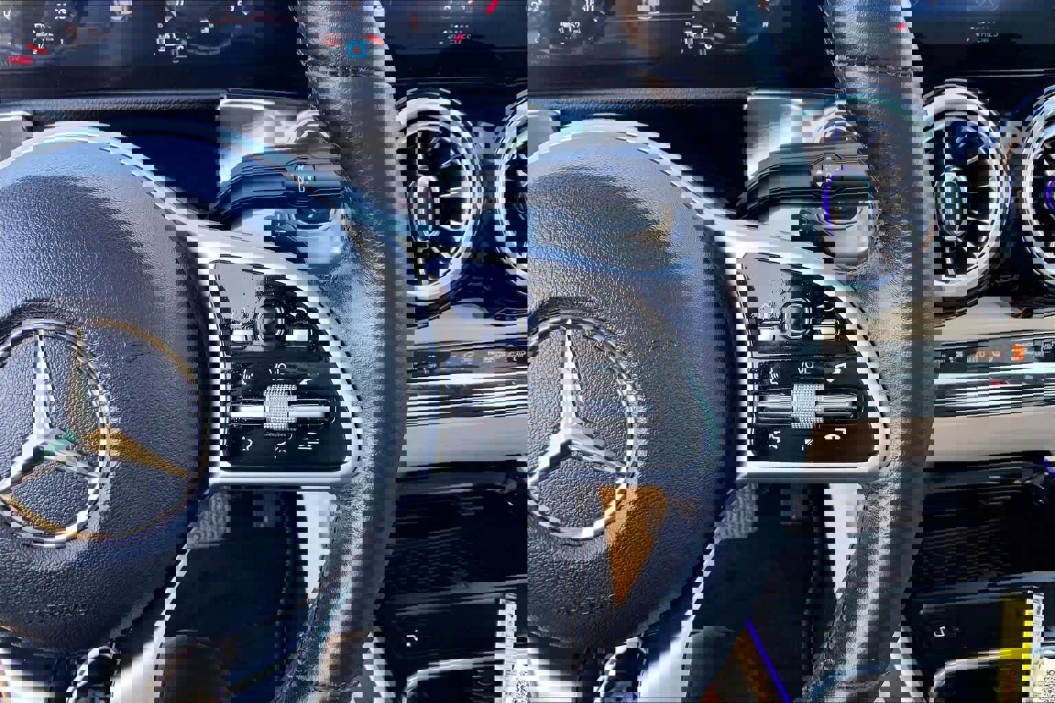 Used 2021 Mercedes-Benz GLB 250 w/ Premium Package image 22