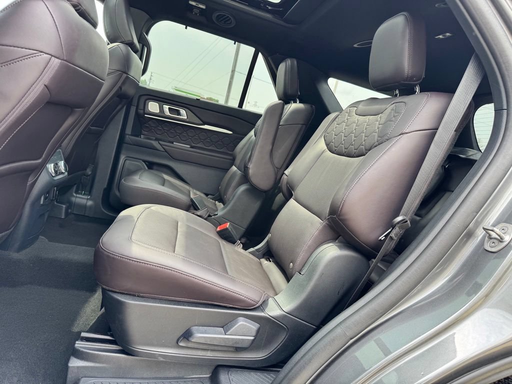 Certified 2025 Ford Explorer Platinum w/ LUX Leather Package AWD/4WD image 9