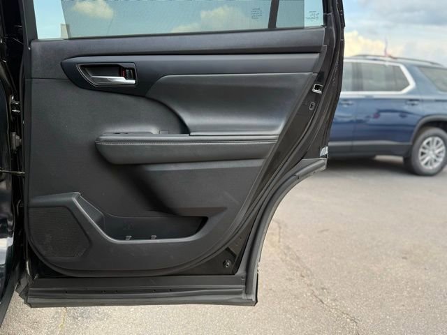 Used 2022 Toyota Highlander XSE image 32