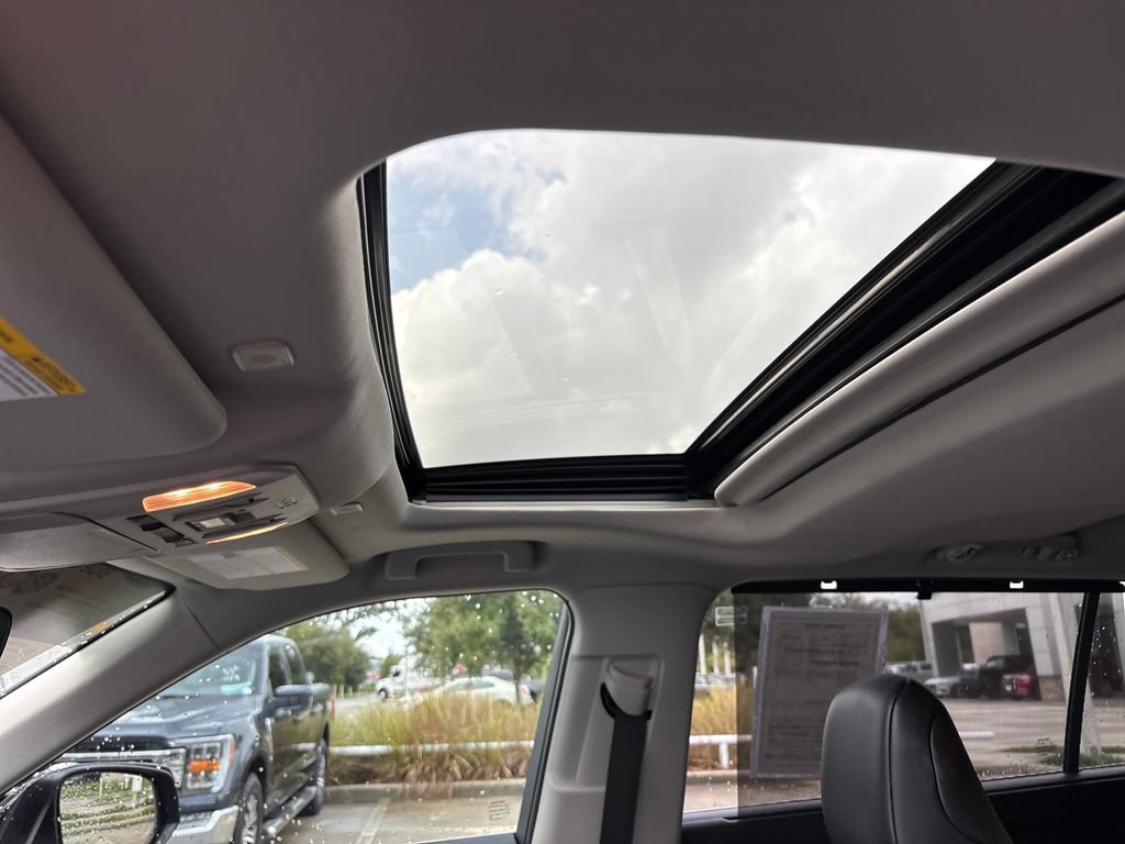 Used 2023 Toyota Highlander XLE FWD image 9