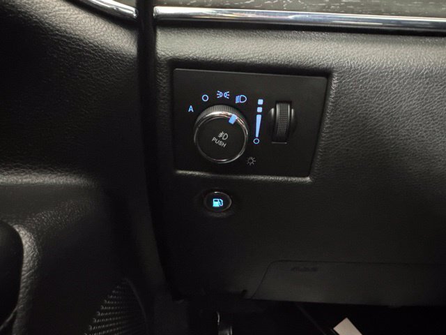 Used 2018 Jeep Grand Cherokee Limited AWD/4WD image 19
