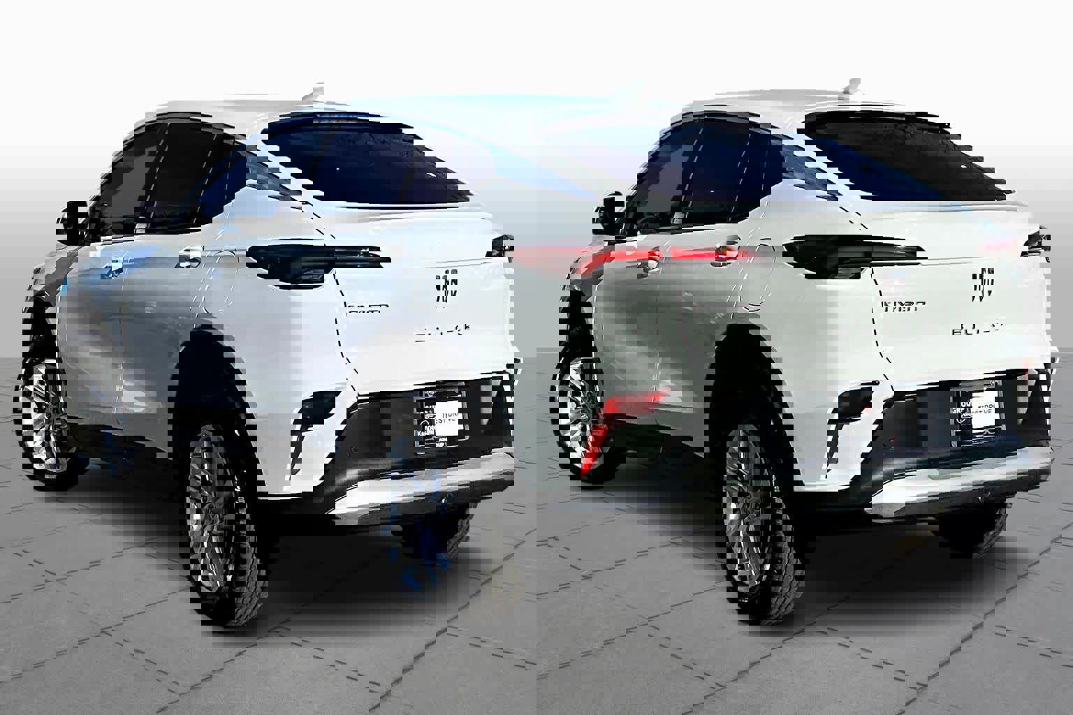 Used 2025 Buick Envista Preferred w/ Convenience I Package image 2