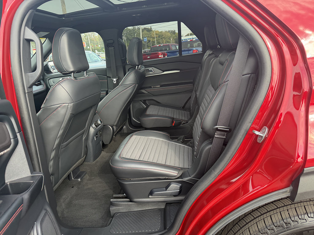 Certified 2025 Ford Explorer ST-Line AWD/4WD image 11