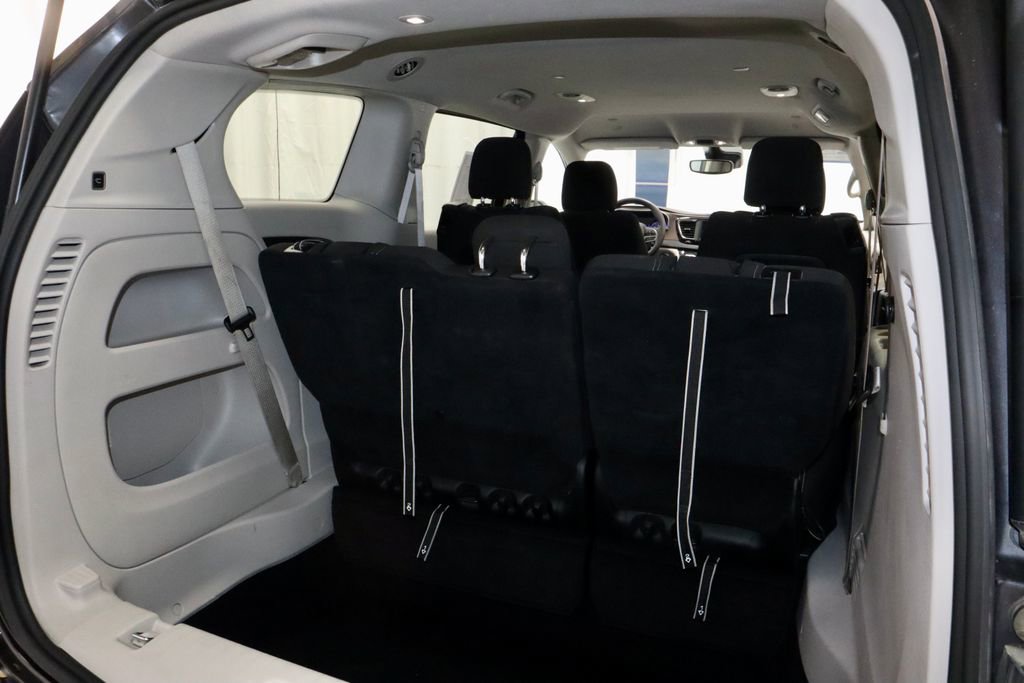 Used 2023 Chrysler Voyager LX FWD image 12