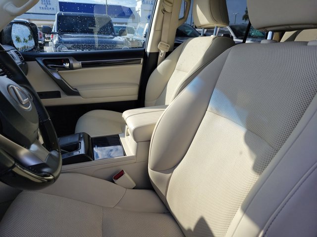 Used 2023 Lexus GX 460 Premium w/ Accessory Package image 23