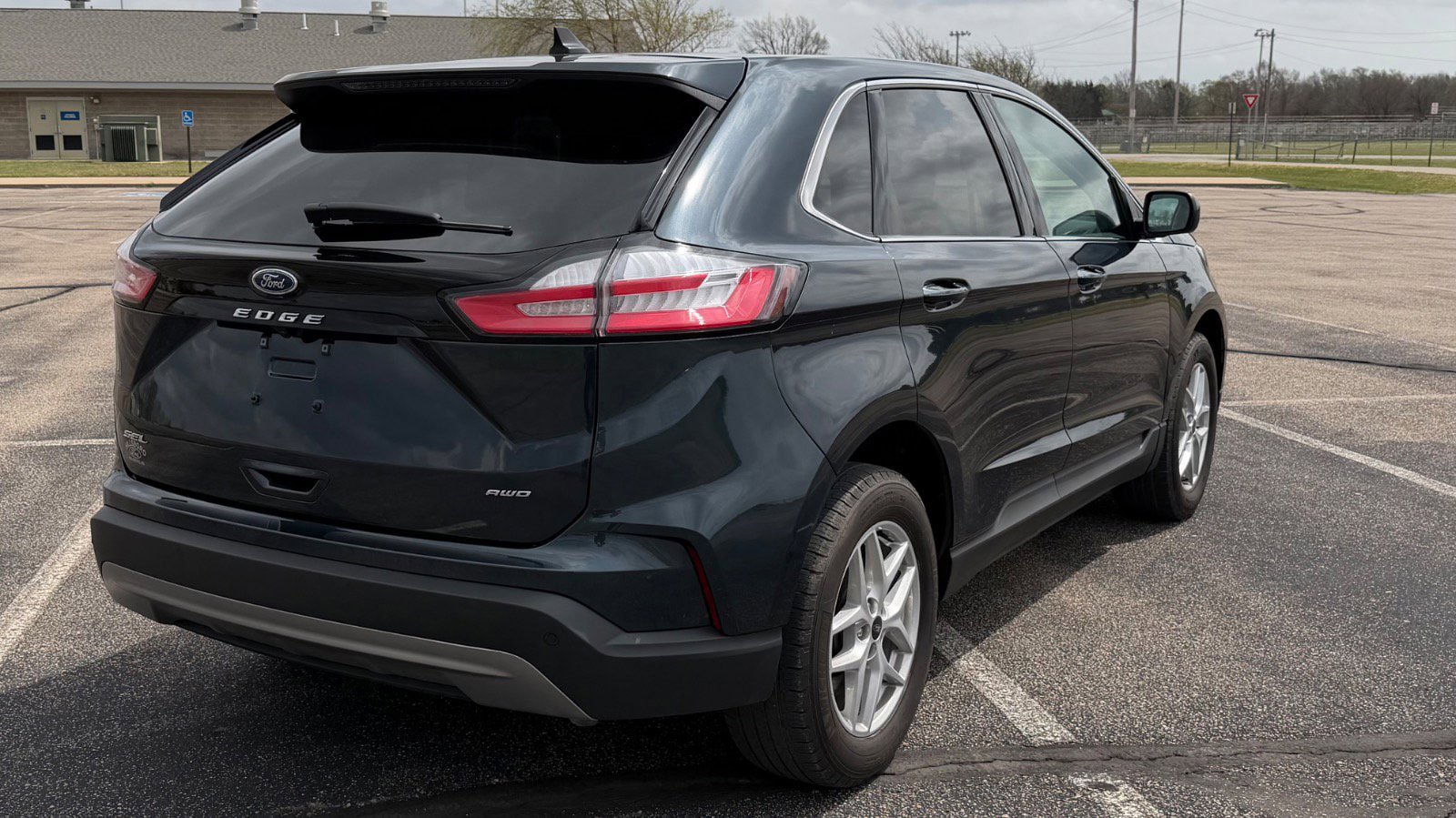 Certified 2024 Ford Edge SEL w/ Convenience Package AWD/4WD image 3