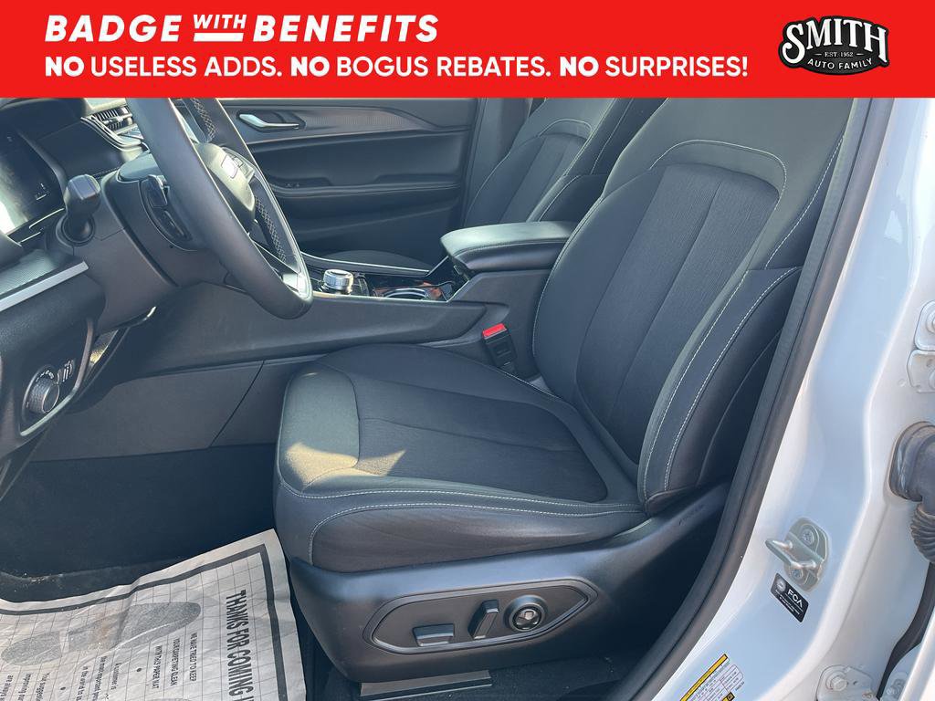 Used 2023 Jeep Grand Cherokee L Laredo image 16