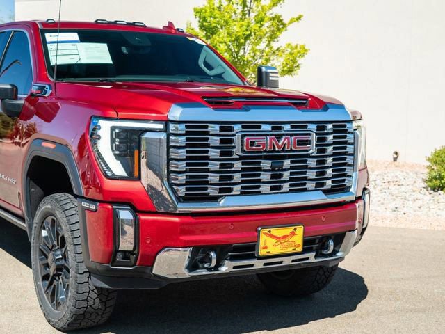 Used 2024 GMC Sierra 2500 Denali w/ Technology Package AWD/4WD image 2