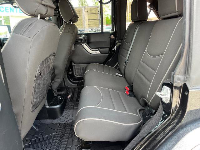 Used 2018 Jeep Wrangler Unlimited Rubicon w/ Connectivity Group AWD/4WD image 18