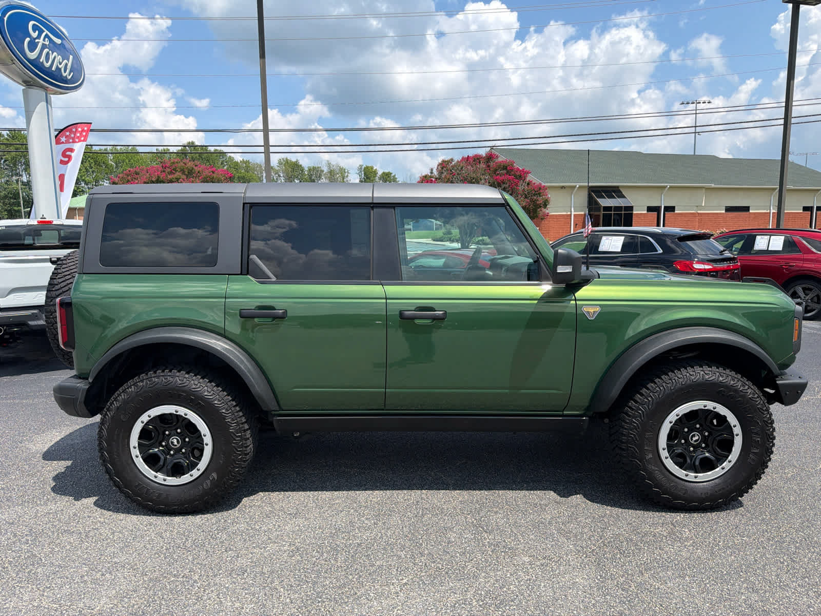 Certified 2022 Ford Bronco Badlands AWD/4WD image 2