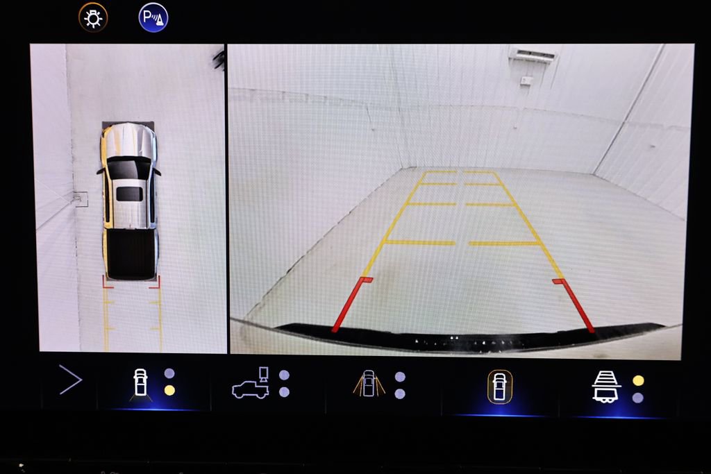 Used 2024 Chevrolet Colorado ZR2 w/ ZR2 Convenience Package III image 29