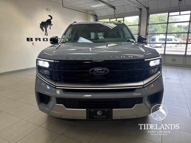 Certified 2025 Ford Expedition Platinum AWD/4WD image 3