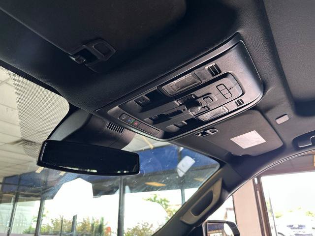 Used 2023 GMC Yukon XL AT4 w/ AT4 Premium Package AWD/4WD image 21