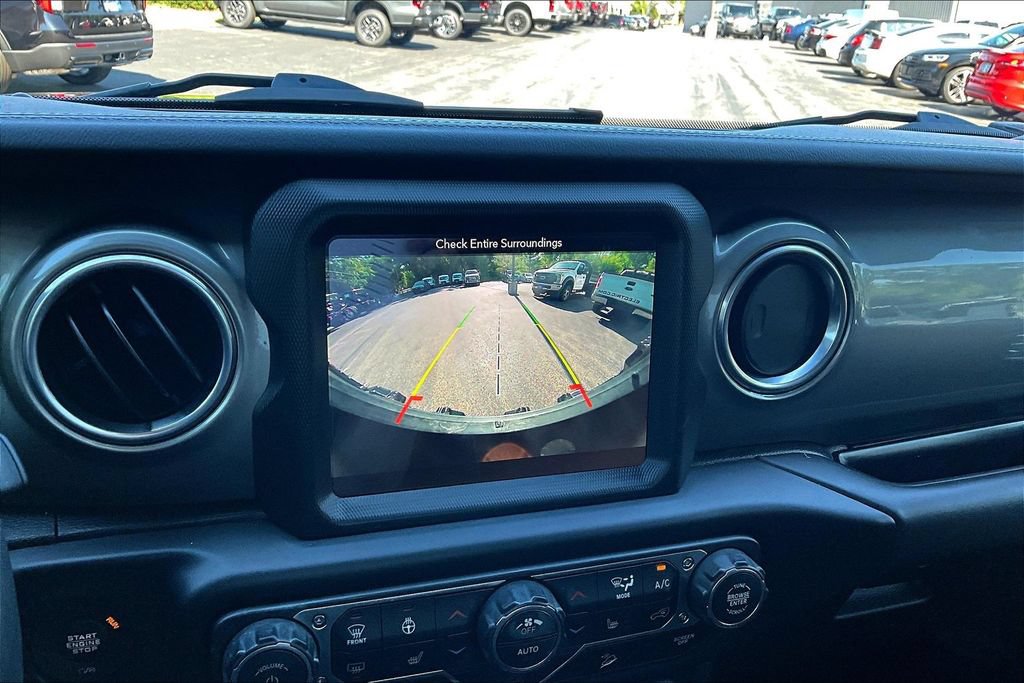 Used 2019 Jeep Wrangler Unlimited Sahara AWD/4WD image 17
