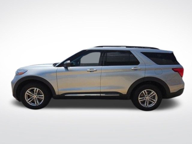 Certified 2022 Ford Explorer XLT w/ Equipment Group 202A AWD/4WD image 8