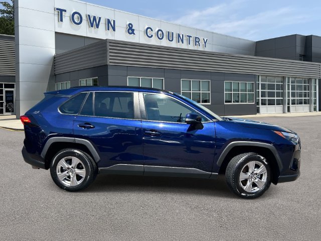 Used 2025 Toyota RAV4 XLE FWD image 2