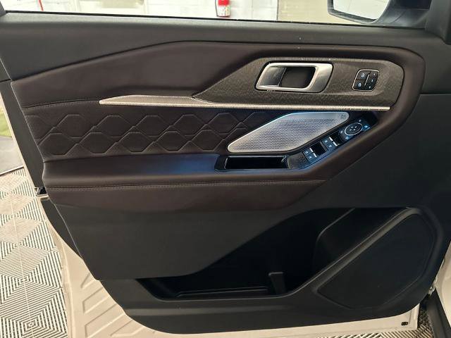 Certified 2025 Ford Explorer Platinum w/ Ultimate Package image 16