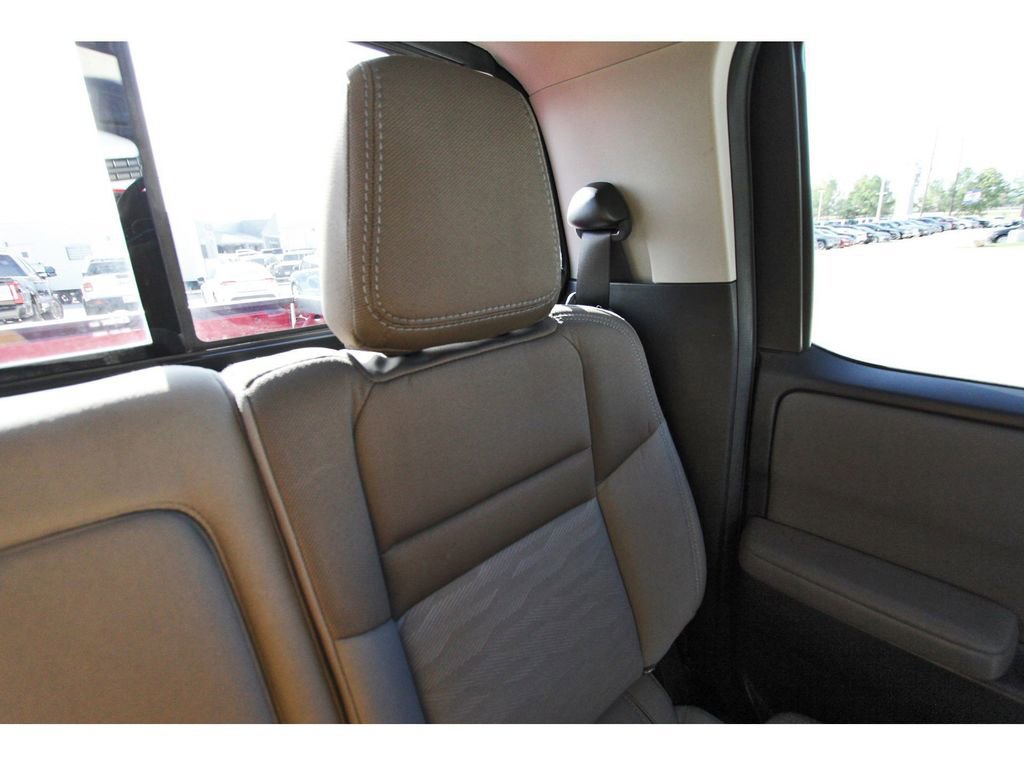 Used 2022 Nissan Frontier SV w/ Technology Package image 13