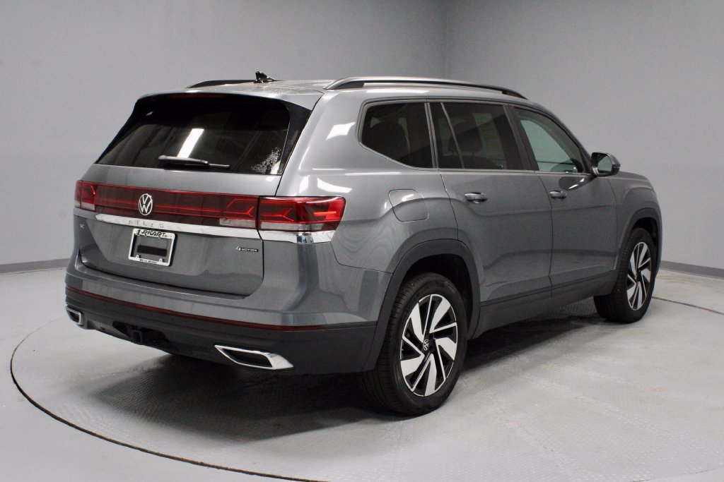 Used 2025 Volkswagen Atlas SE AWD/4WD image 11