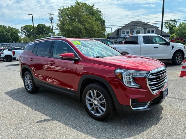 Used 2023 GMC Terrain SLT AWD/4WD image 3