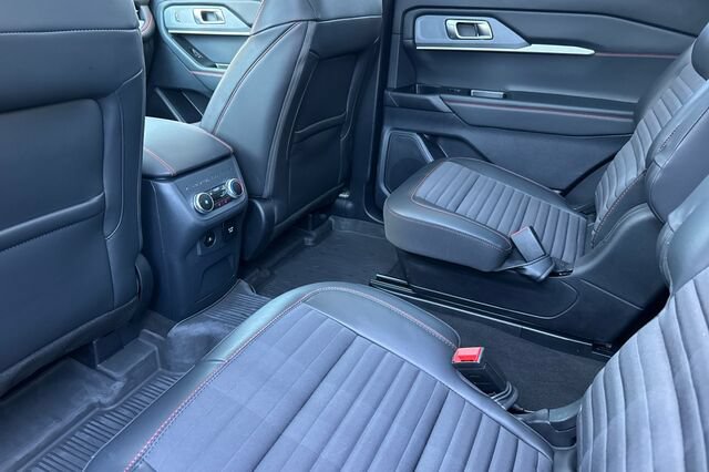 Certified 2025 Ford Explorer ST-Line w/ Premium Package AWD/4WD image 12