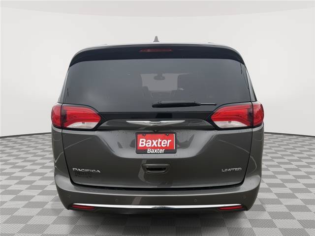 Used 2017 Chrysler Pacifica Limited FWD image 4